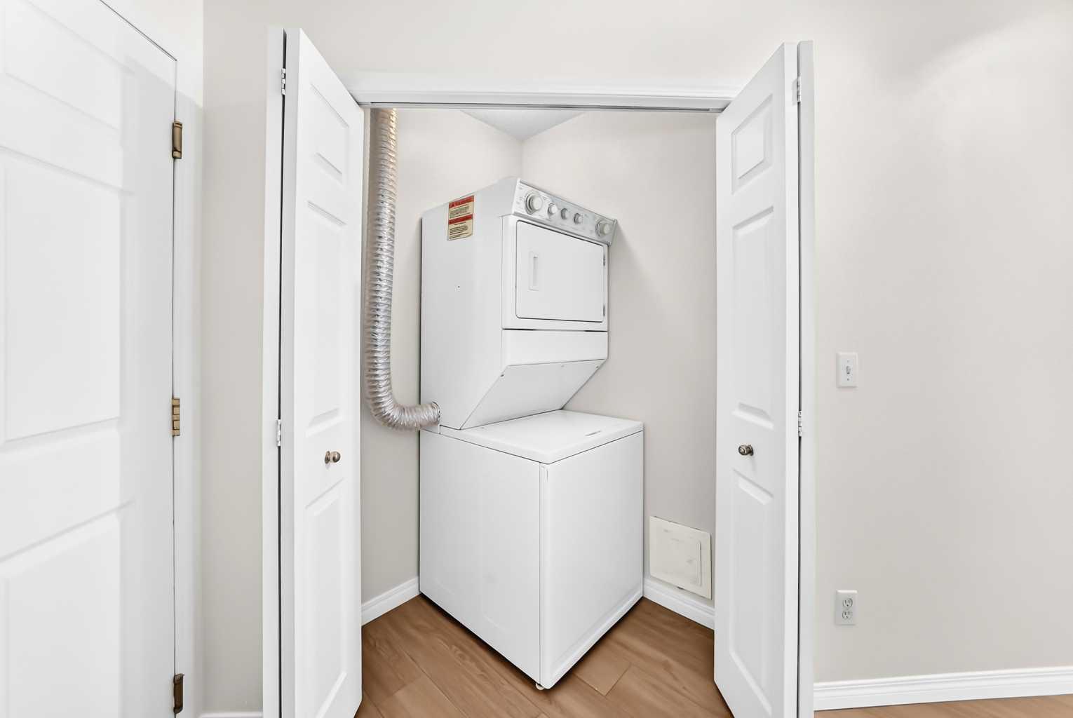 103, 7 Harvest Gold Manor NE