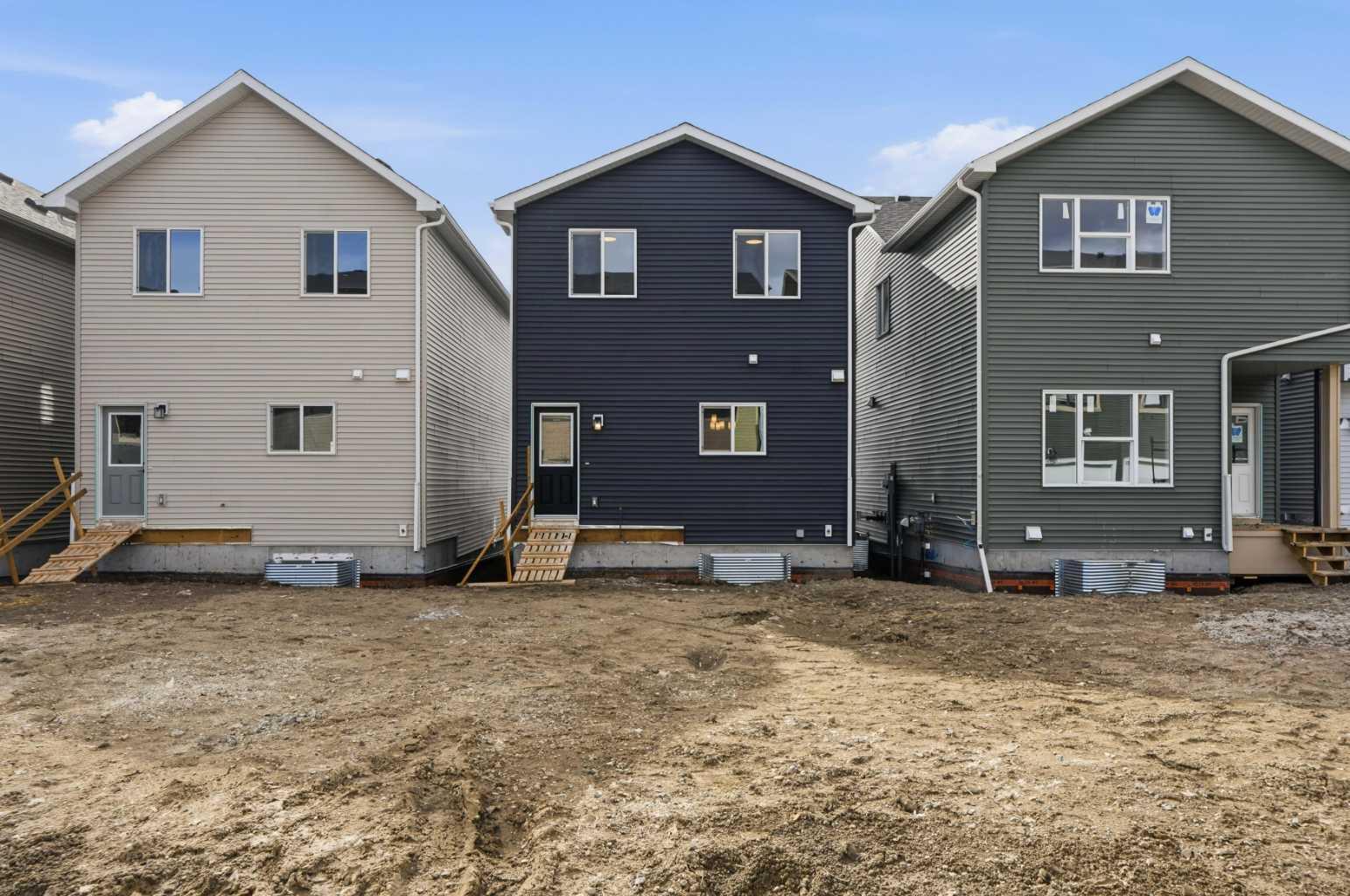 96 Buffaloberry Manor SE