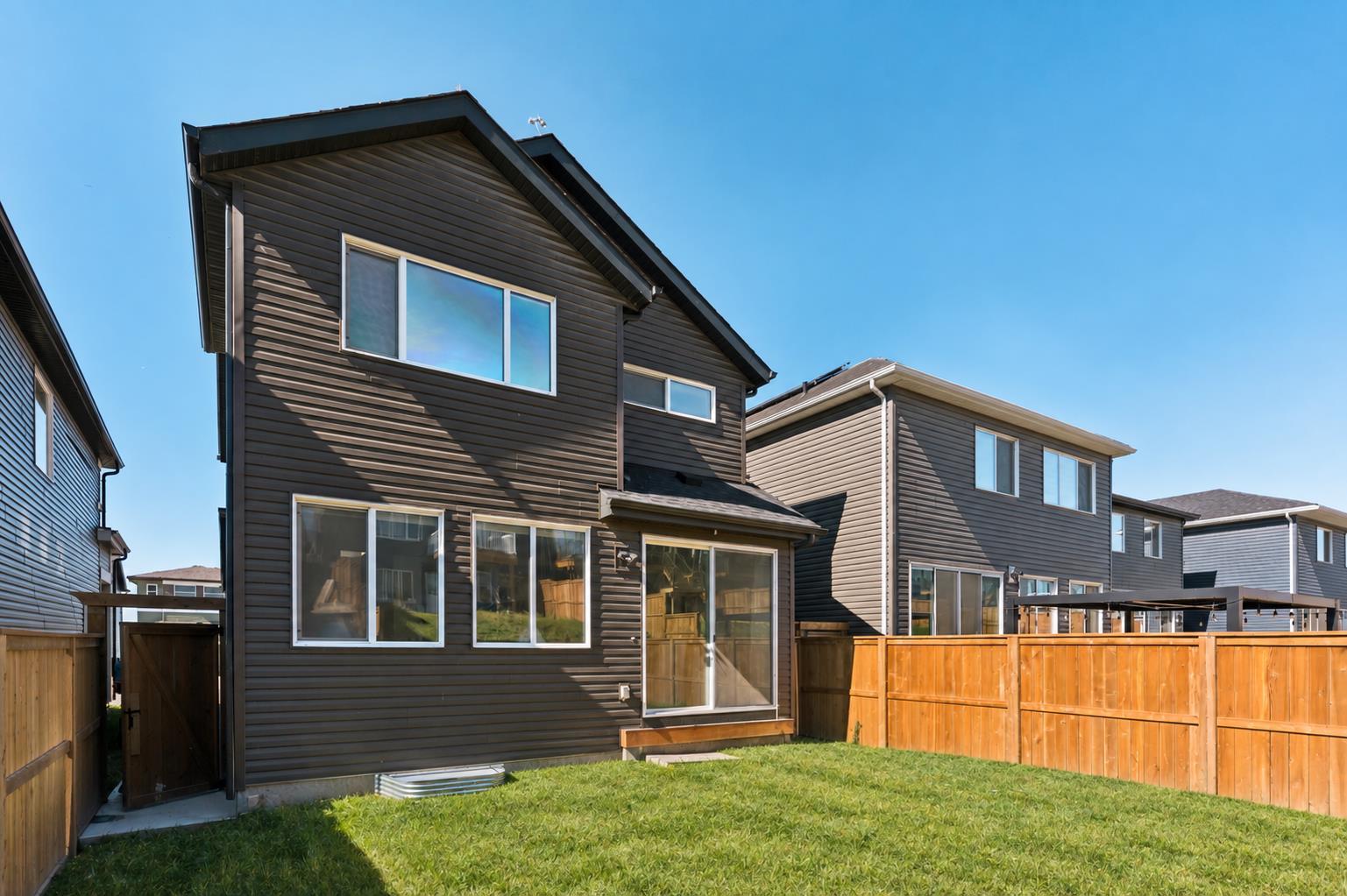 312 Lucas Way NW
