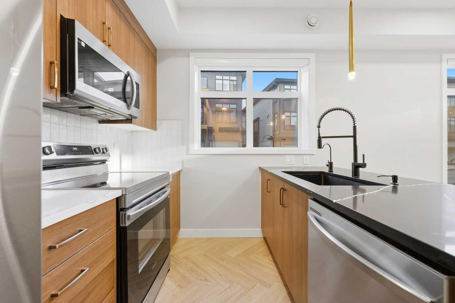 301, 562 Seton Circle SE