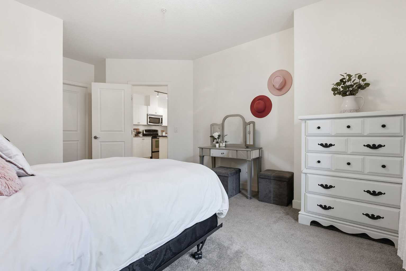 210, 328 21 Avenue SW