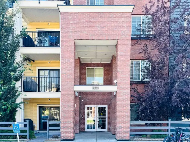 3313, 99 Copperstone Park SE