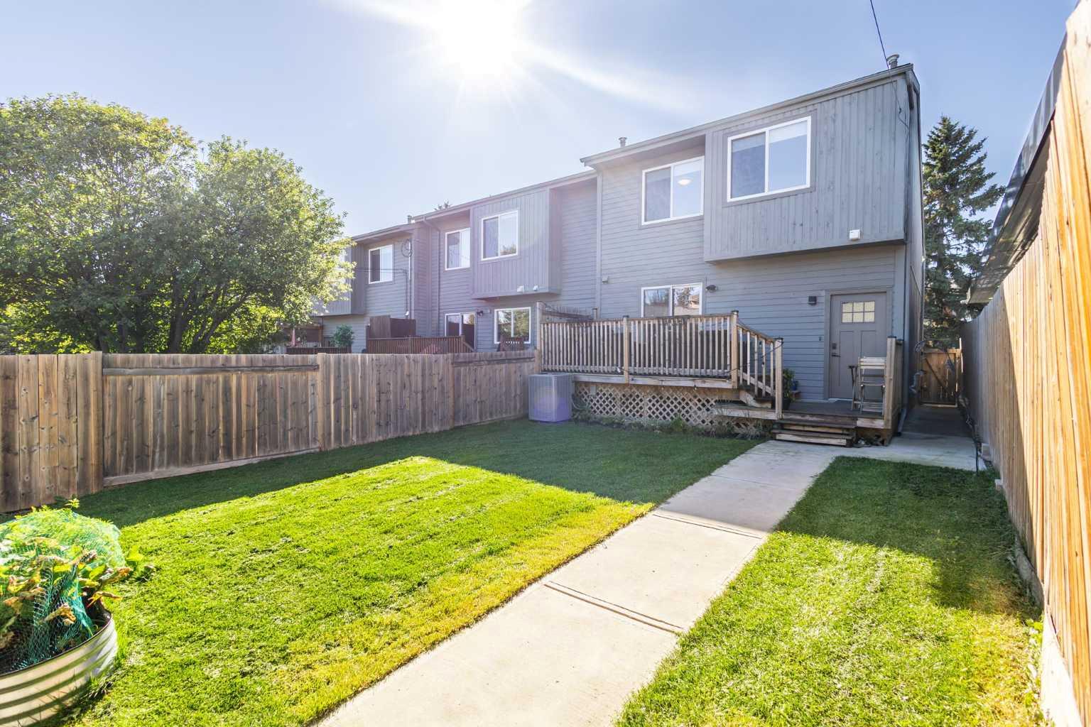 836C 68 Avenue SW