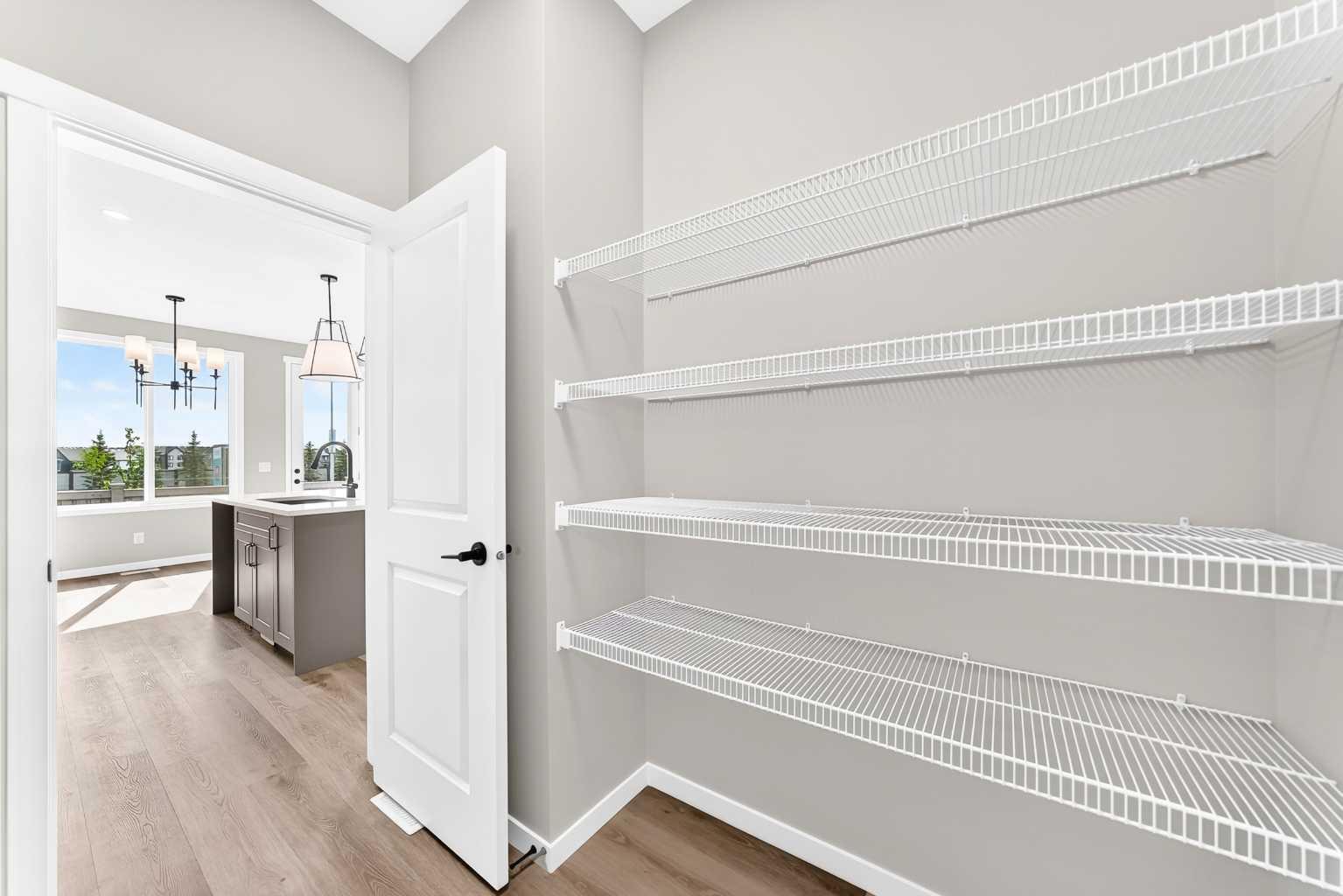 87 Mercado Crescent SE