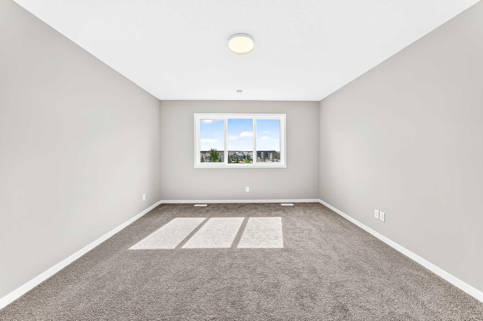 87 Mercado Crescent SE