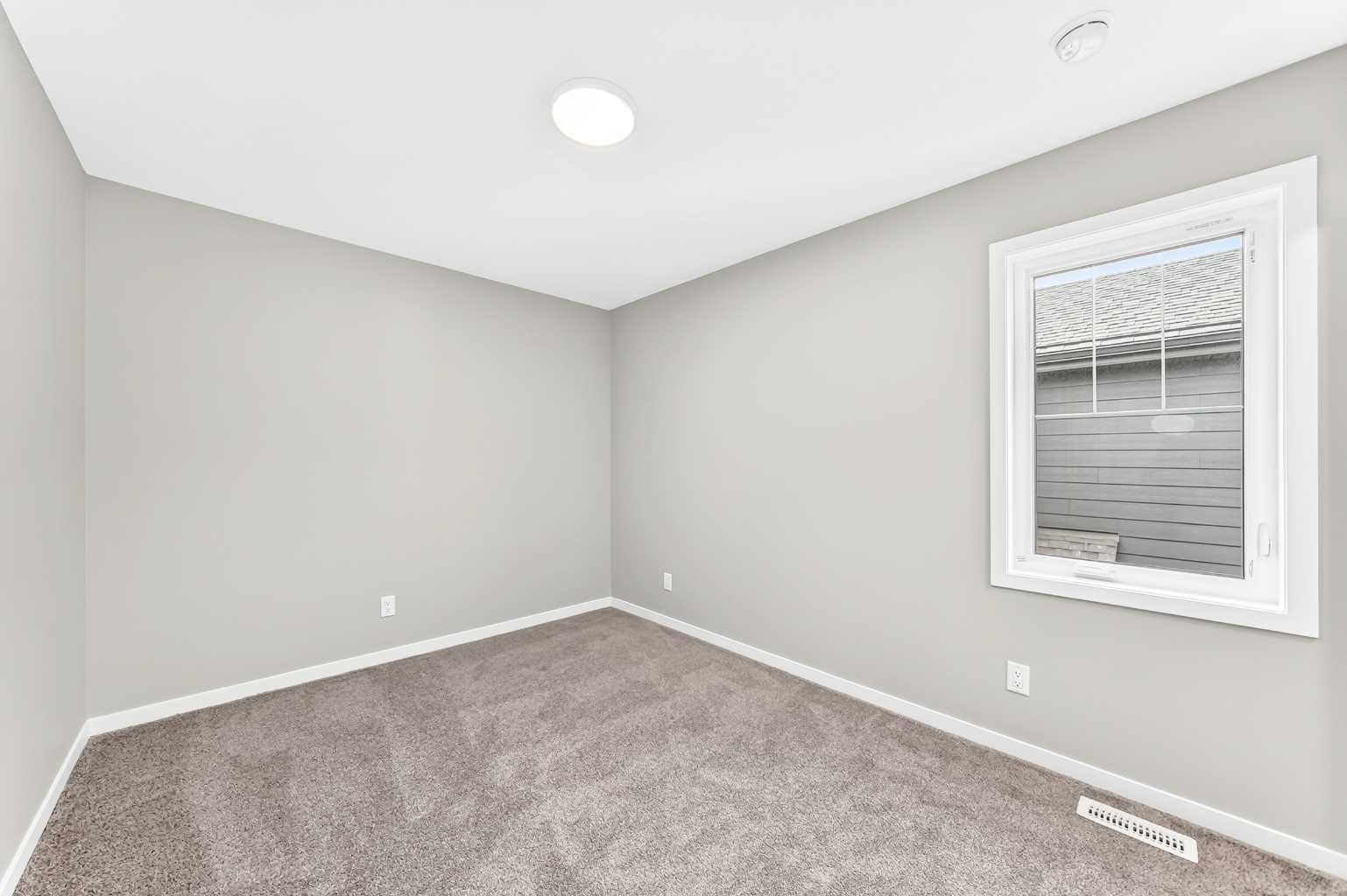 87 Mercado Crescent SE