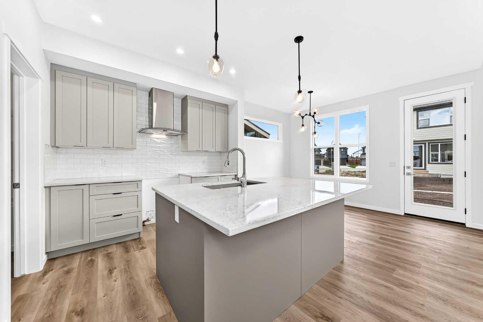 551 Mercado Avenue SE