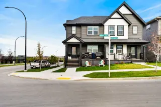 150 Edith Green NW