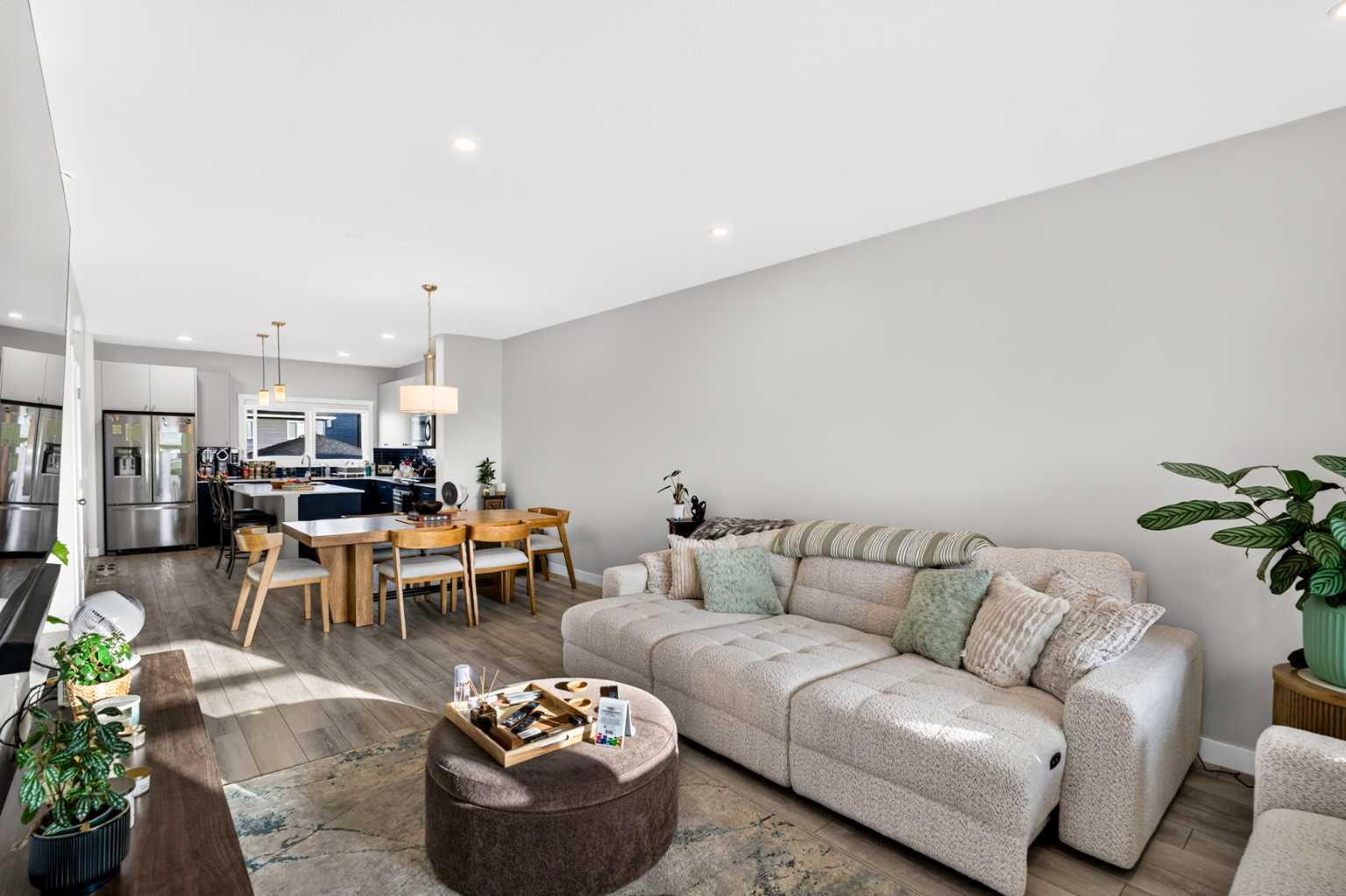 150 Edith Green NW