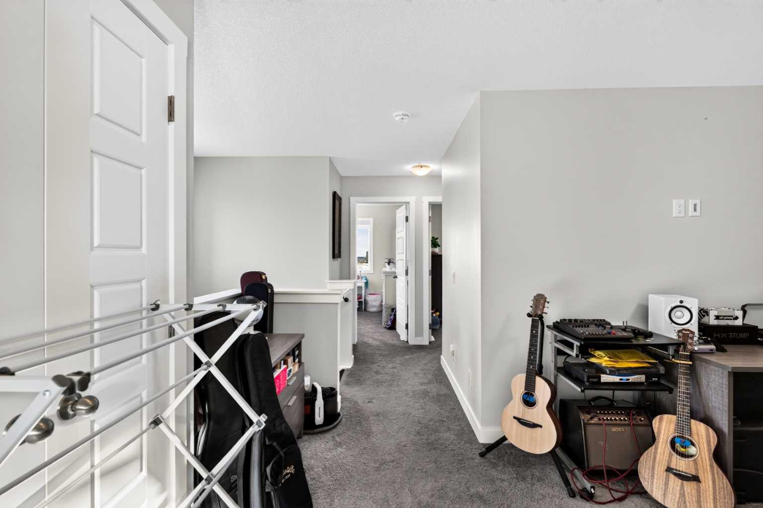 150 Edith Green NW