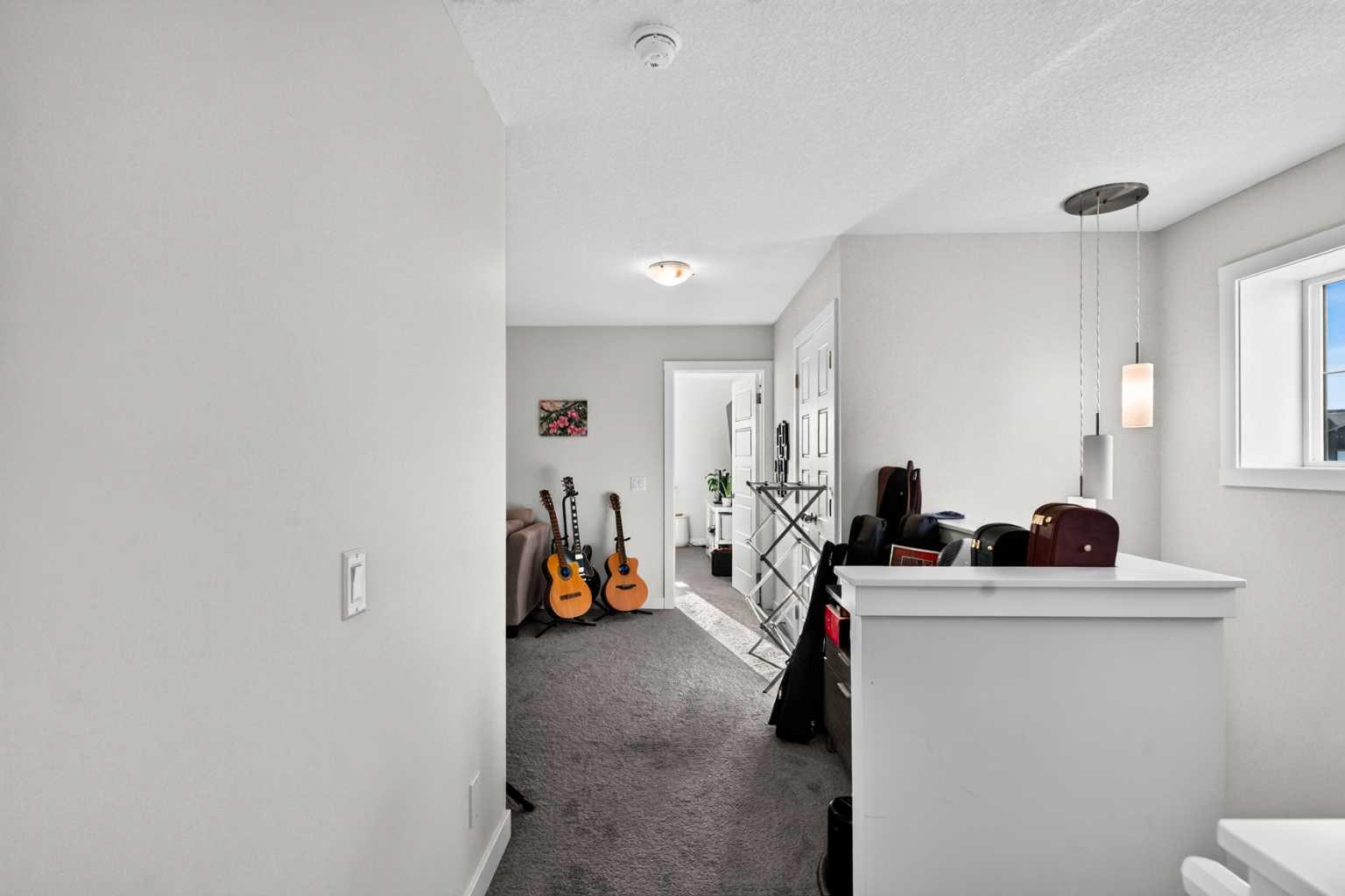 150 Edith Green NW