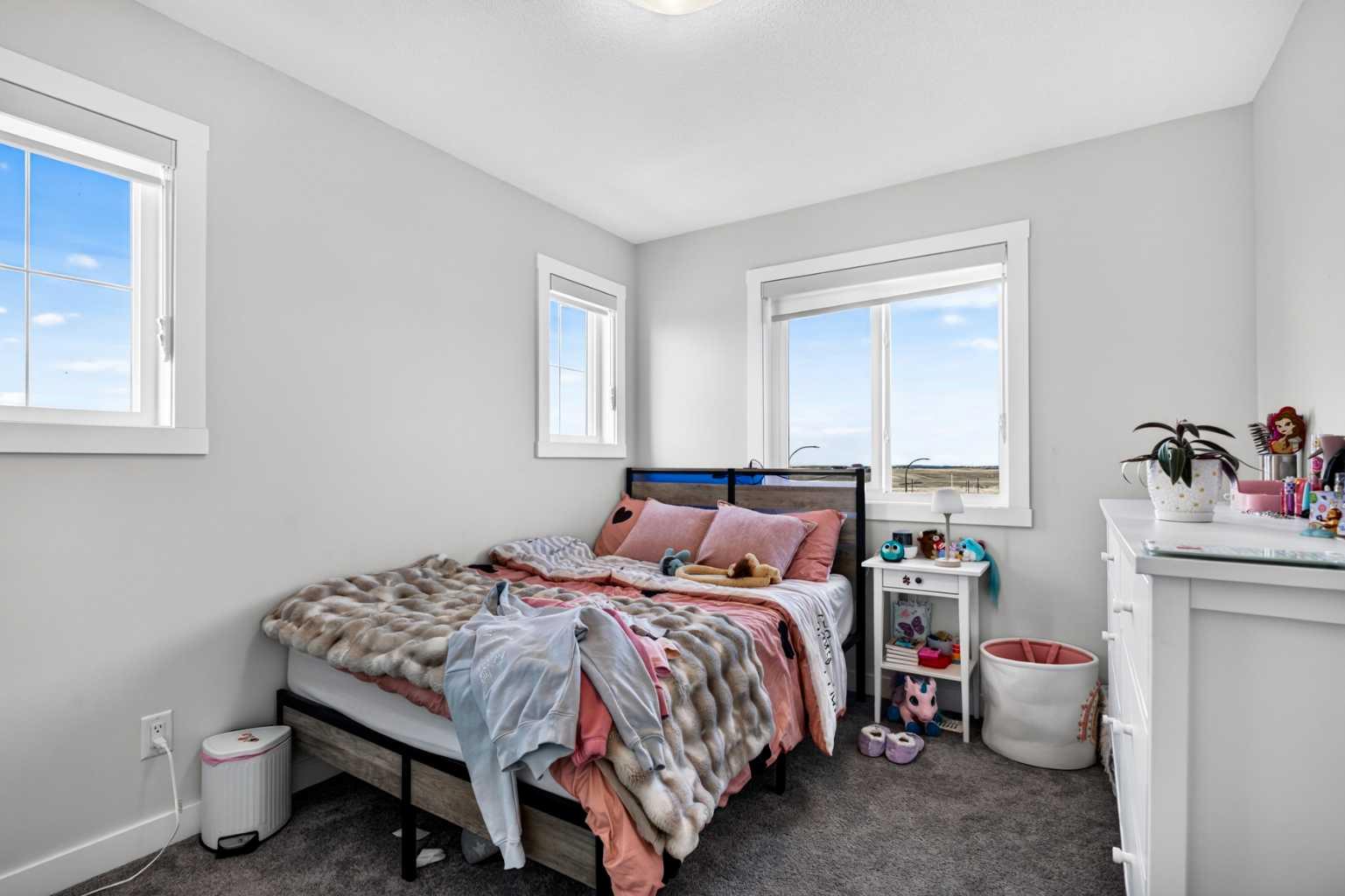 150 Edith Green NW