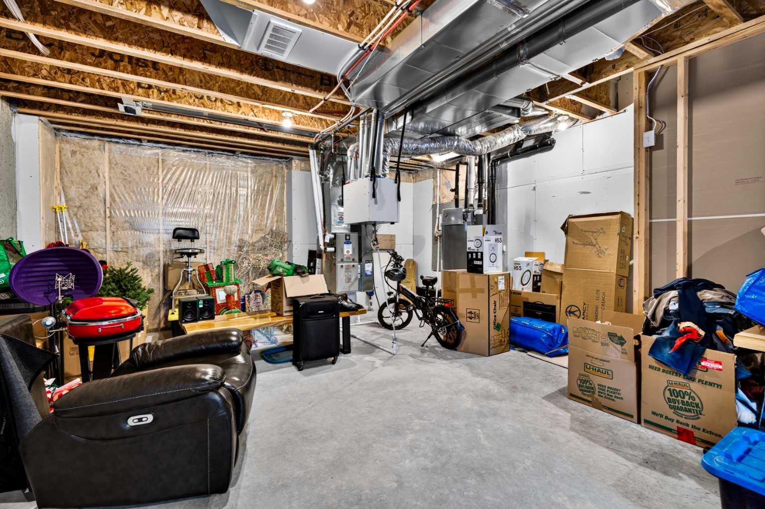 150 Edith Green NW