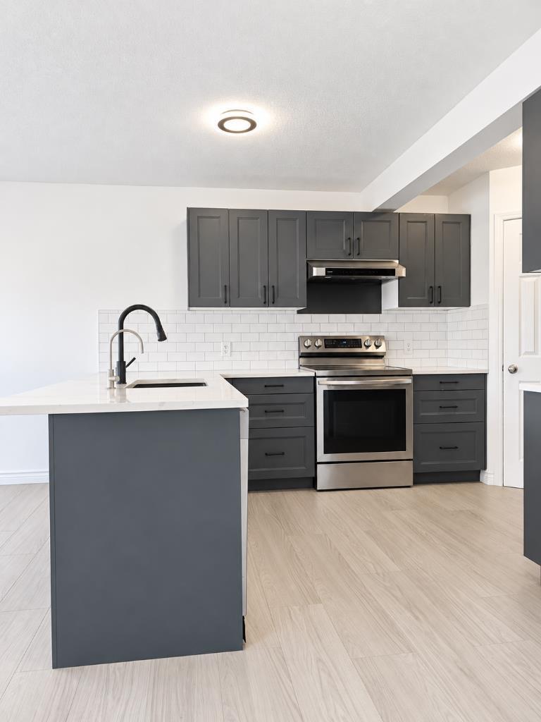 128 WESTON Manor SW