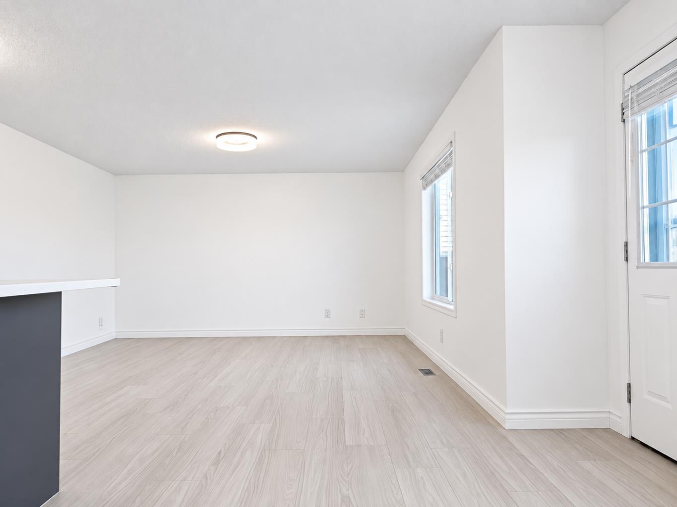 128 WESTON Manor SW