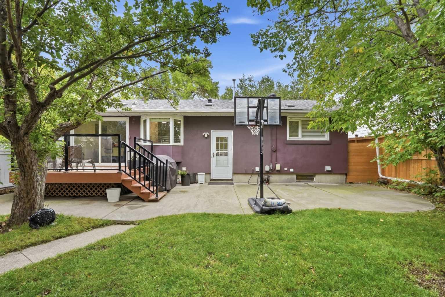 137 Lissington Drive SW