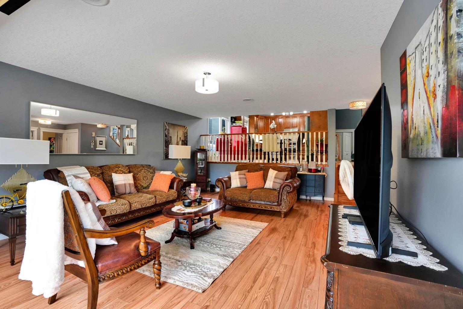 54 ROYAL CREST Way NW