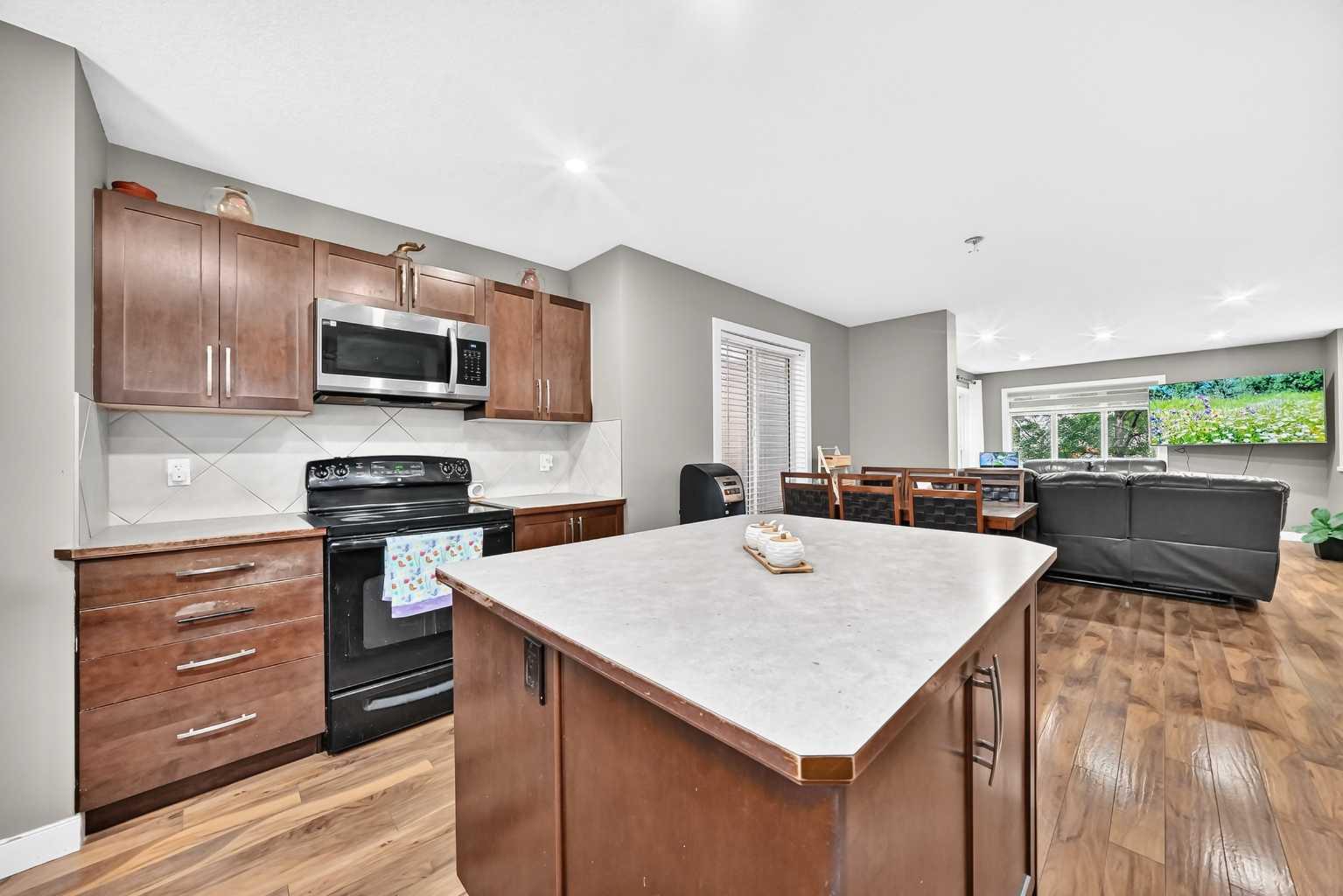 303 Saddlebrook Circle NE