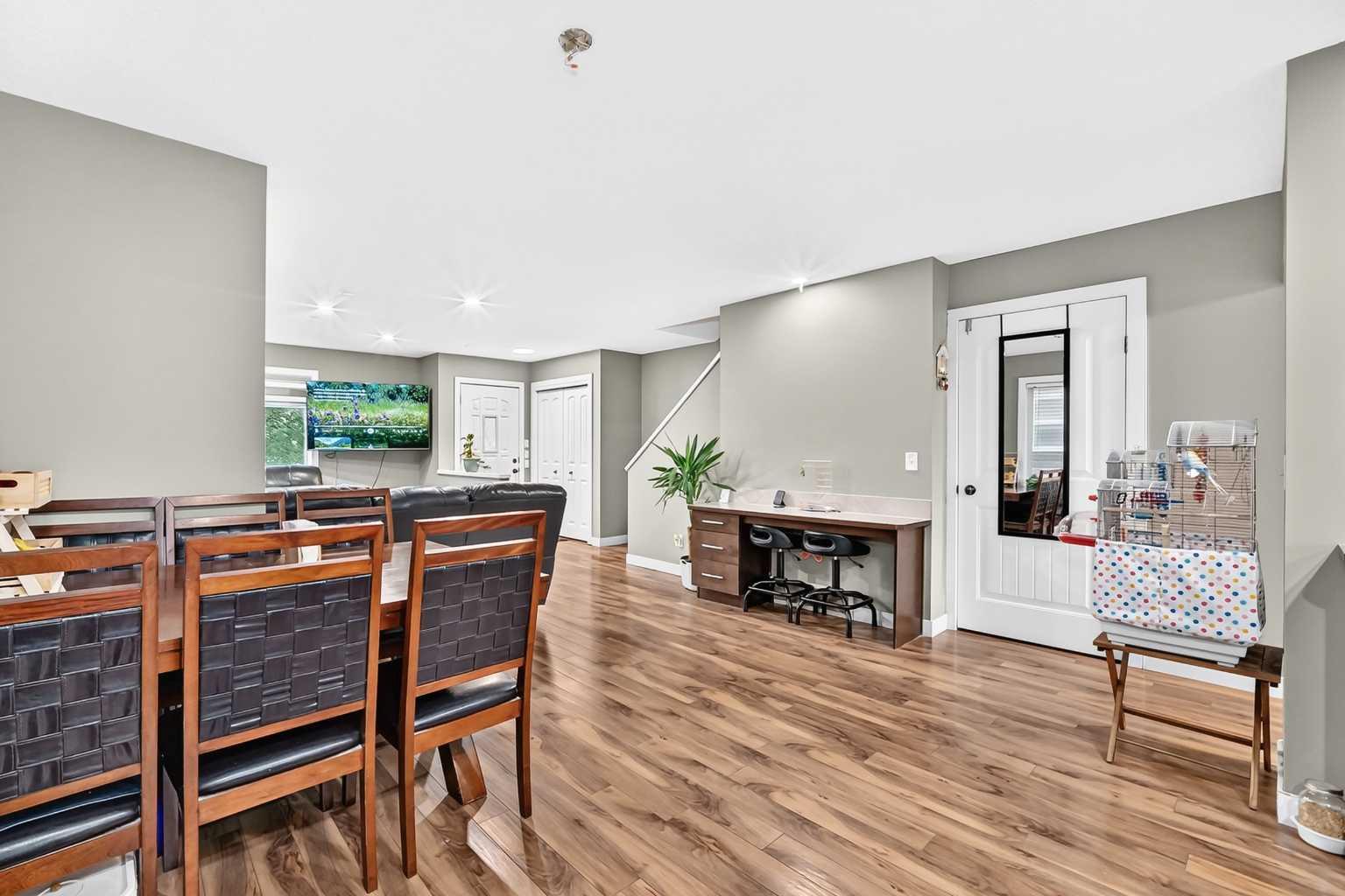 303 Saddlebrook Circle NE