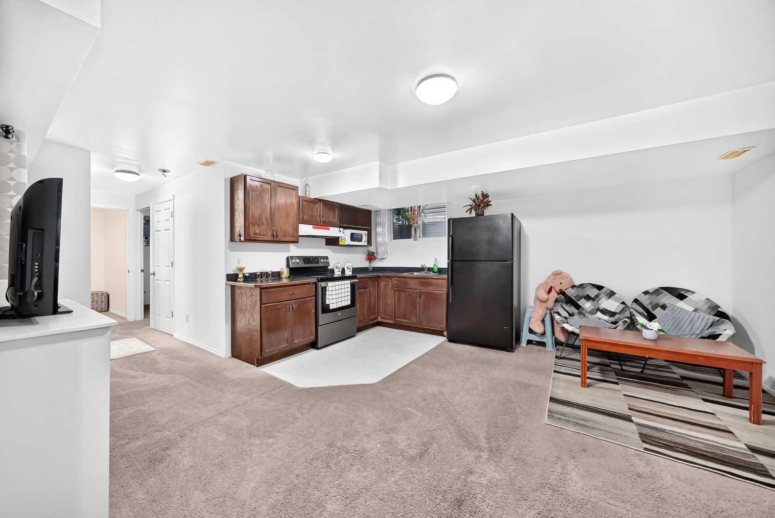 303 Saddlebrook Circle NE
