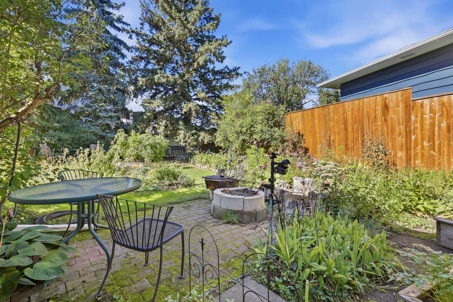 944 Canna Crescent SW