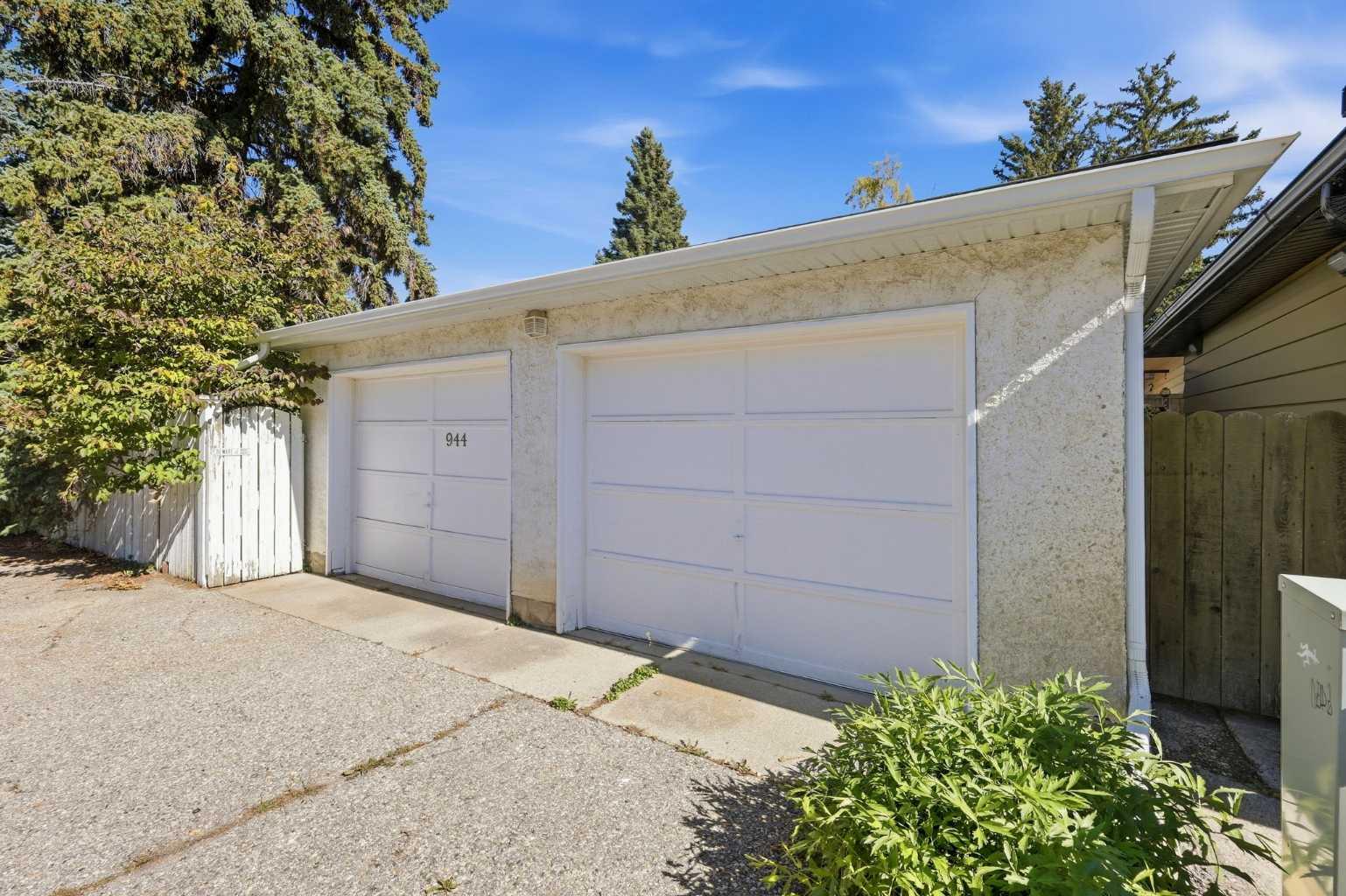 944 Canna Crescent SW