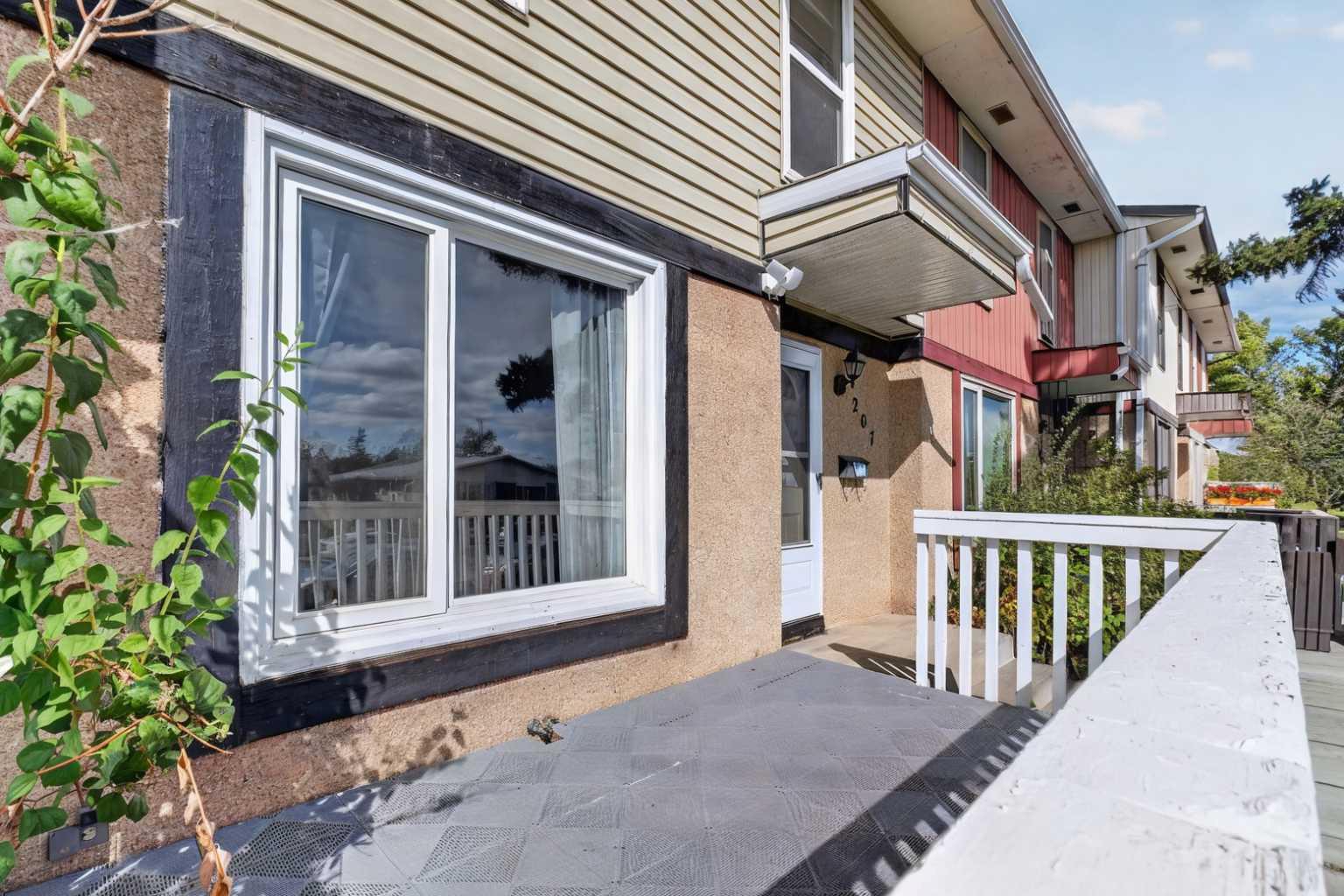 207 Penworth Drive SE