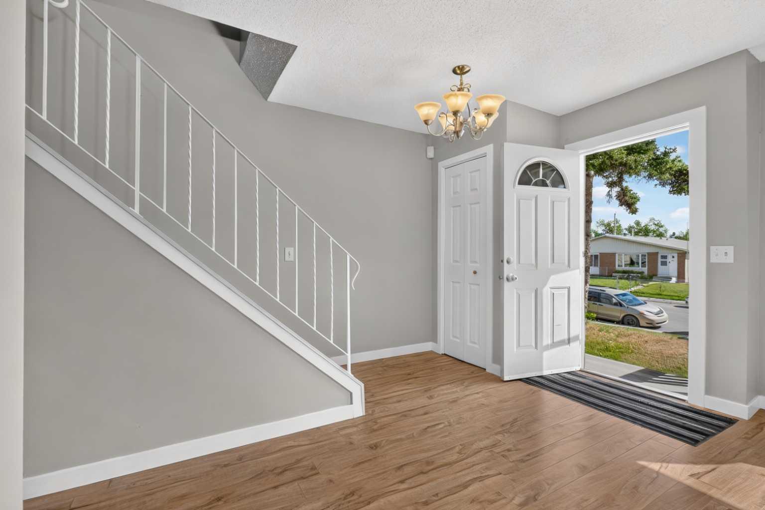 207 Penworth Drive SE
