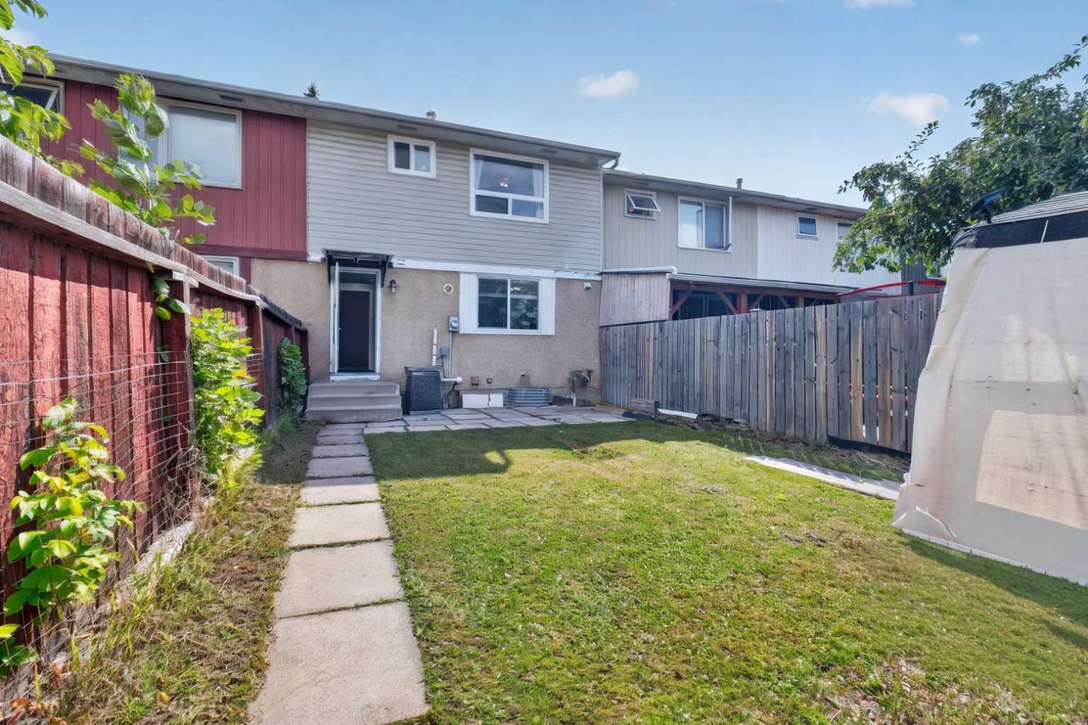 207 Penworth Drive SE