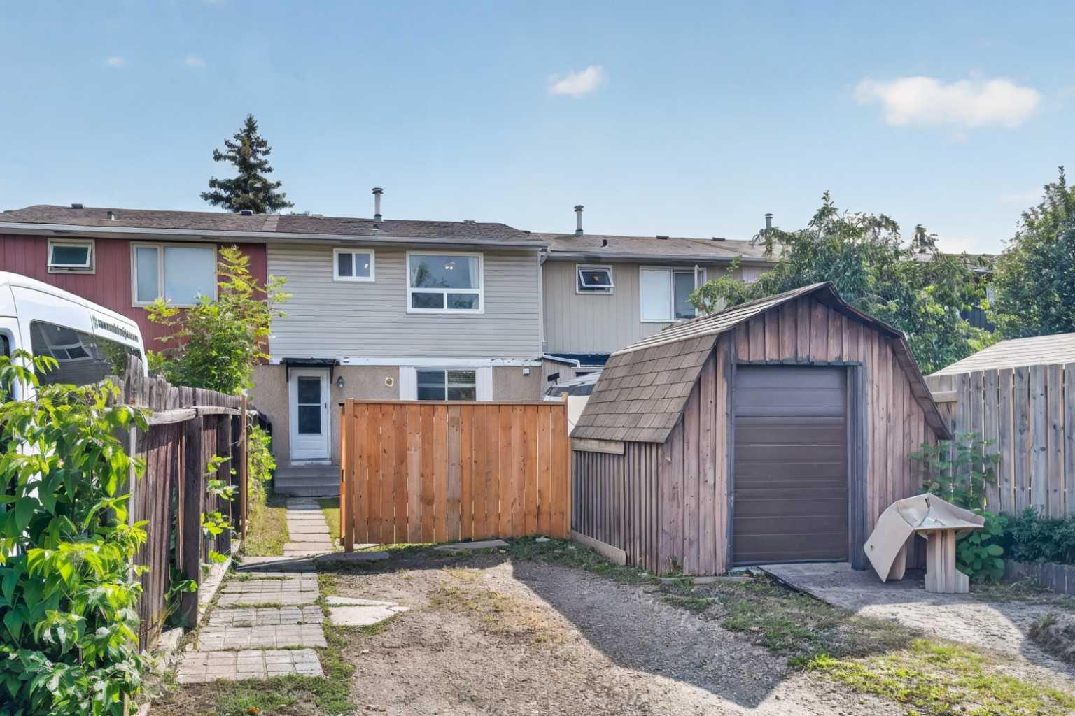 207 Penworth Drive SE