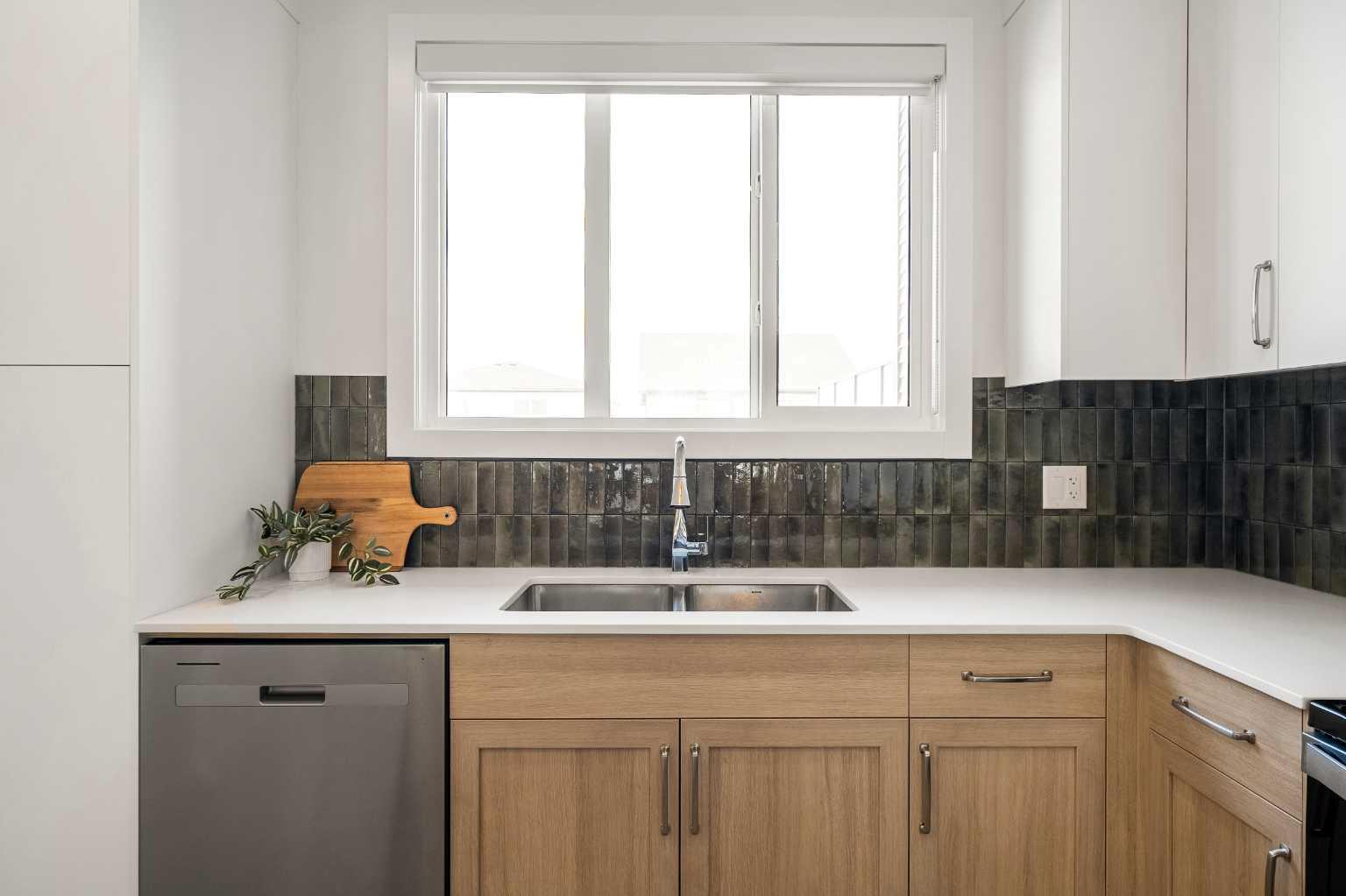 14358 15 Street NE