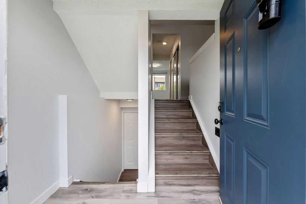 24, 73 Glenbrook Crescent 