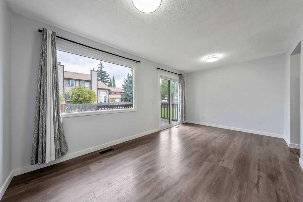 24, 73 Glenbrook Crescent 