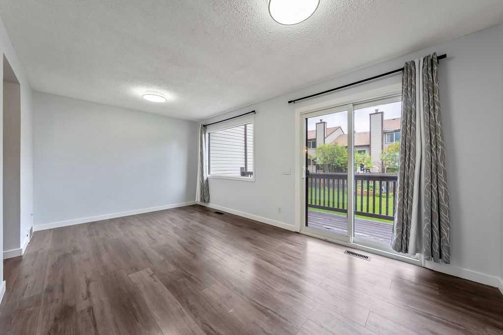 24, 73 Glenbrook Crescent 