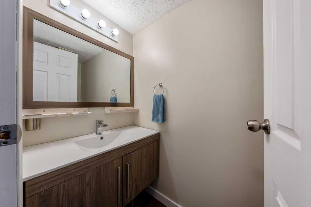 24, 73 Glenbrook Crescent 