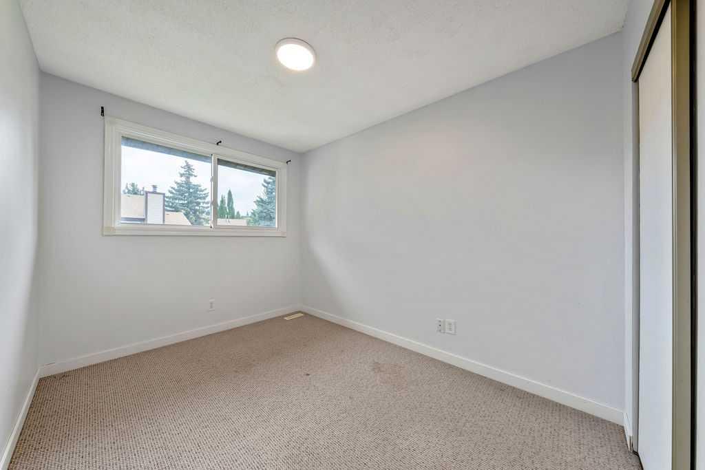 24, 73 Glenbrook Crescent 