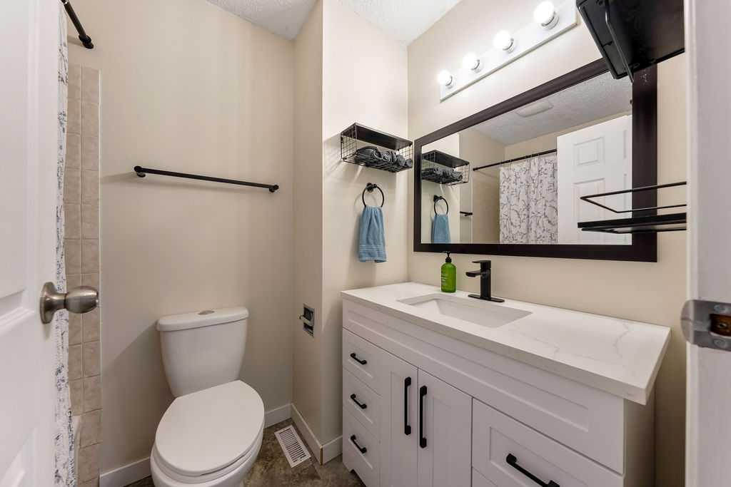 24, 73 Glenbrook Crescent 