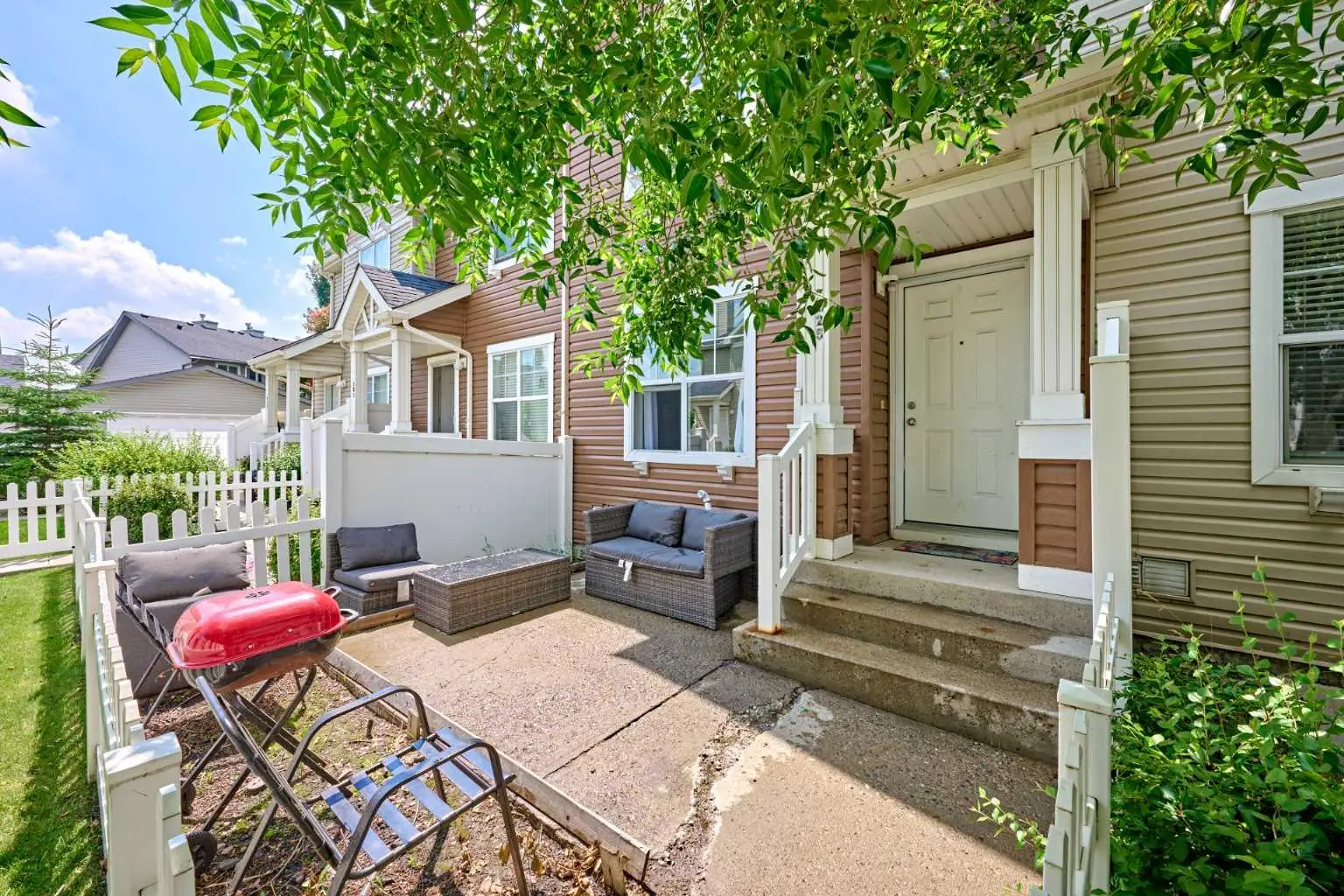 225 ELGIN Gardens SE
