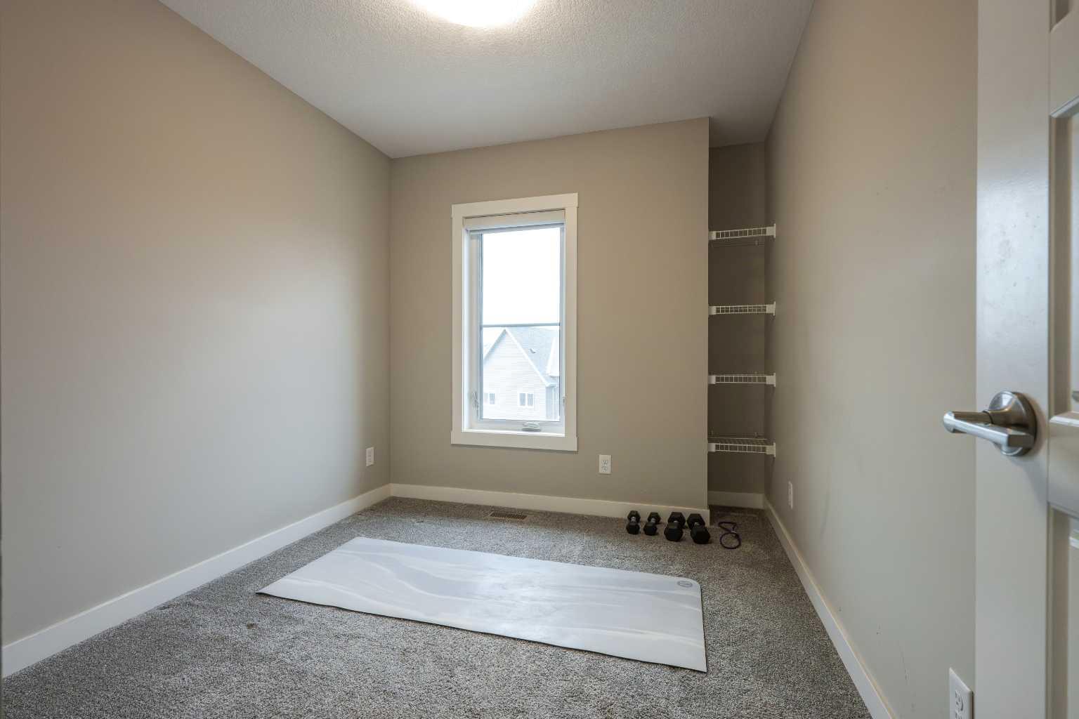 156 Livingston Common NE