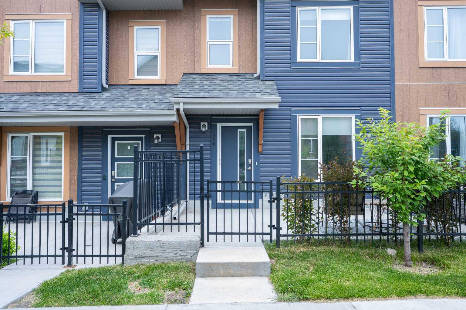 156 Livingston Common NE