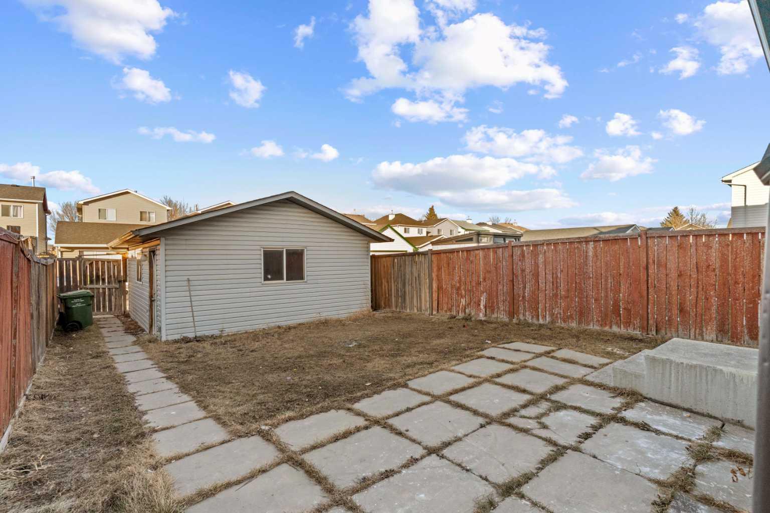 52 Martin Crossing Rise NE