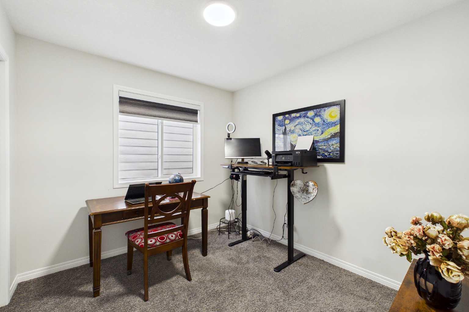 24 Rowmont Common NW