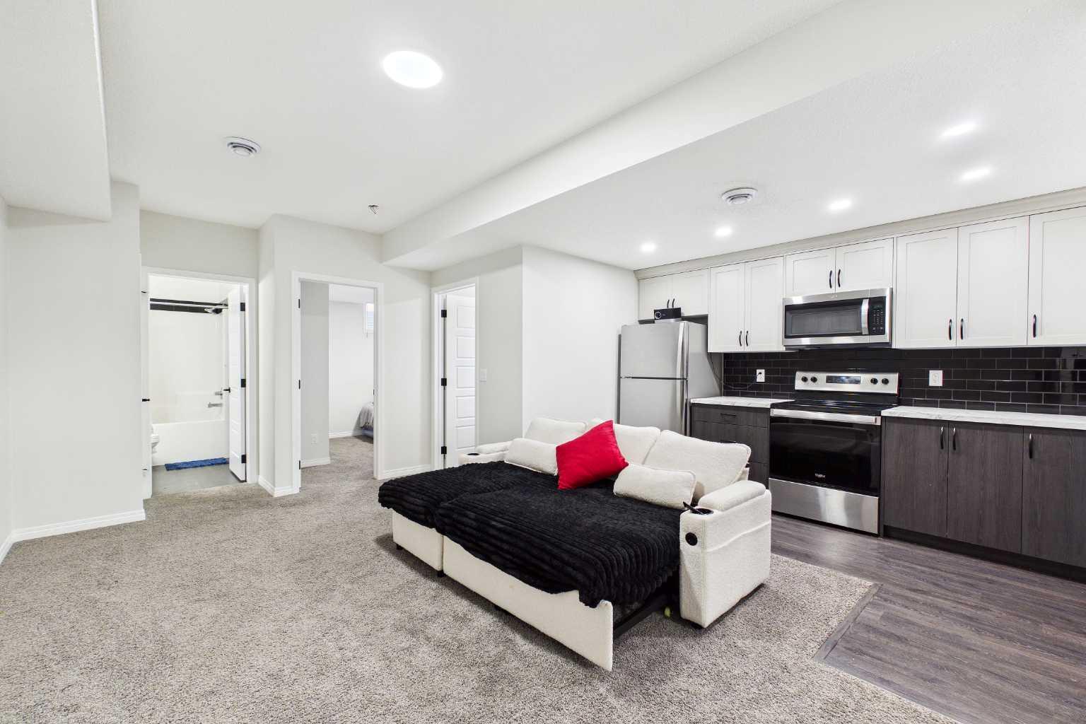 24 Rowmont Common NW