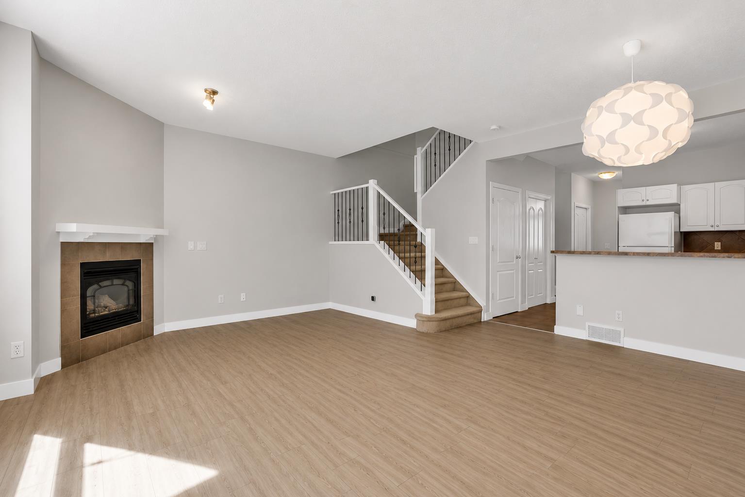 34 Royal Manor NW