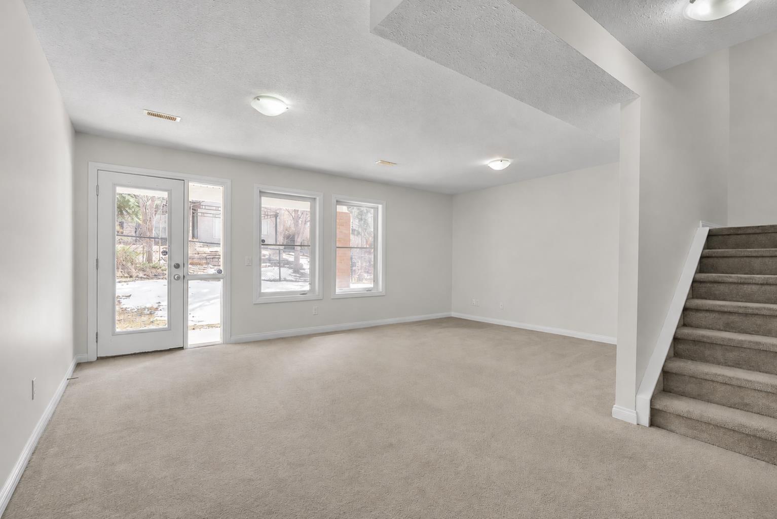 34 Royal Manor NW