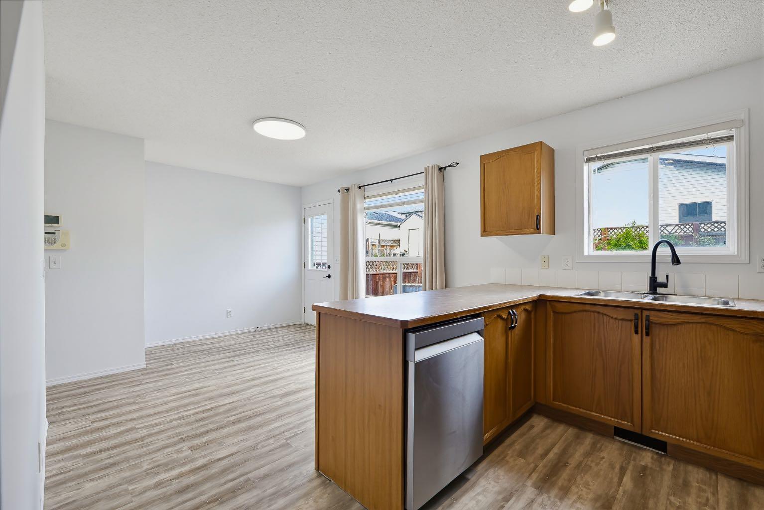 15 Coventry Link NE