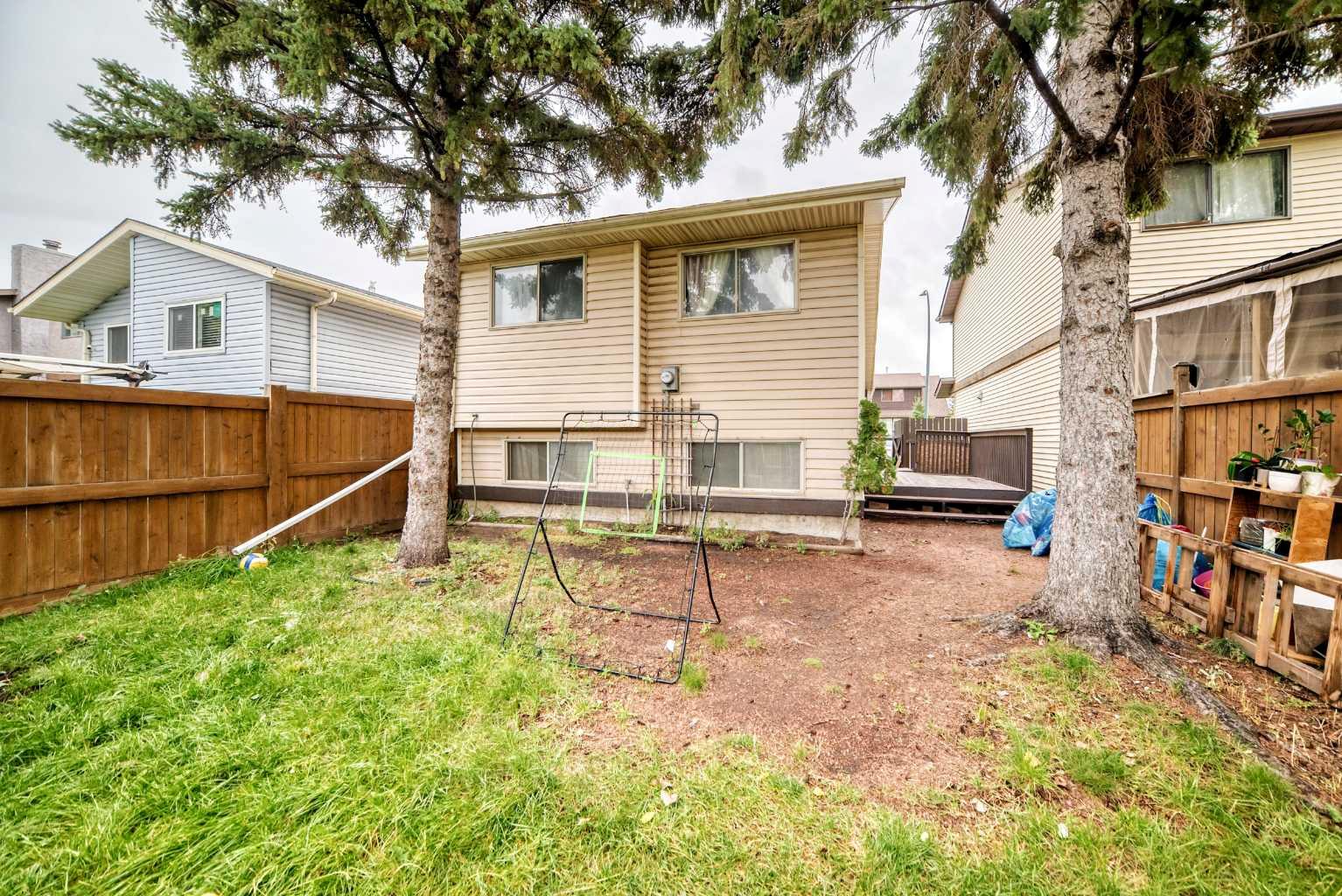320 Abinger Crescent NE