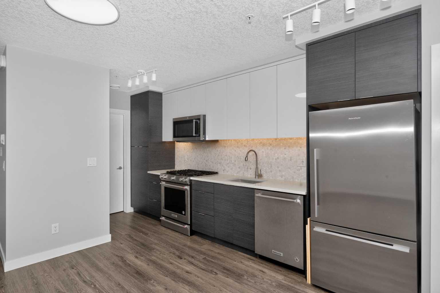 2102, 95 Burma Star Road SW