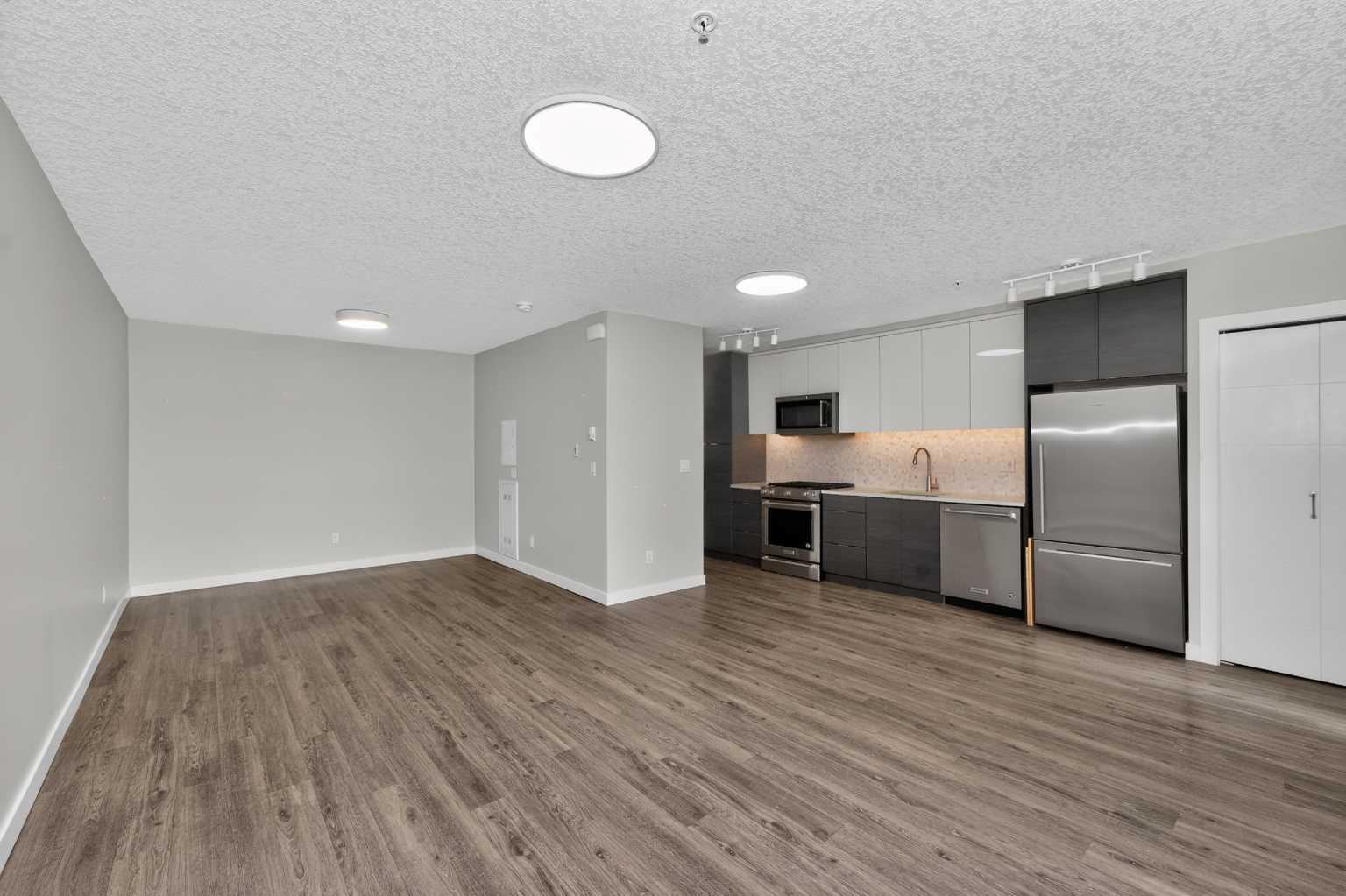 2102, 95 Burma Star Road SW