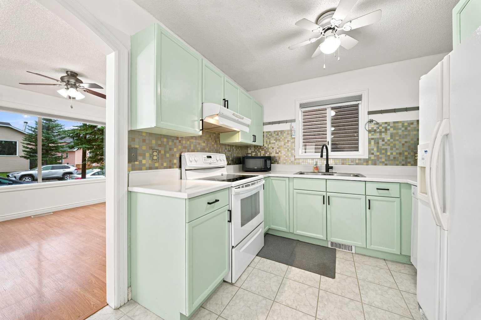 228 Taradale Close NE